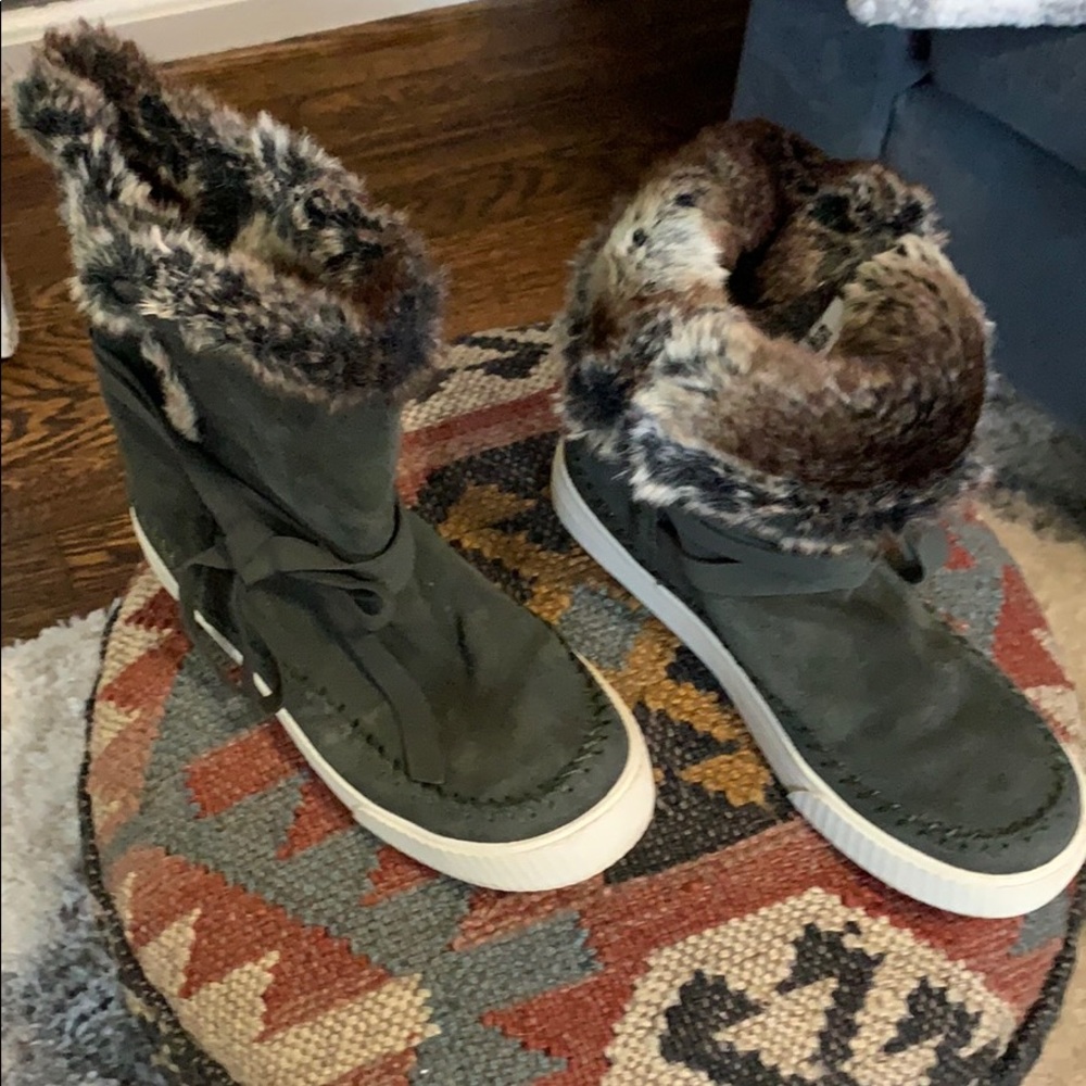 Toms faux fur lined boots